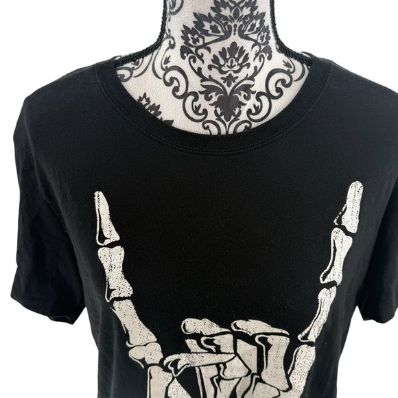Zoe + Liv Black Skeleton Hand Rock Graphic Tee, Women’s XL, Edgy Punk Goth Style - Picture 9 of 10